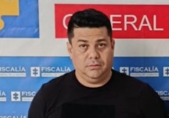 Judicializan a hombre que se hizo pasar por fiscal para estafar con vehículos en Sucre