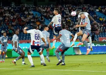 ¡Golpe al corazón del Junior! Santa Fe lo venció 2–1 en el Metropolitano con un gol agónico de Mosquera