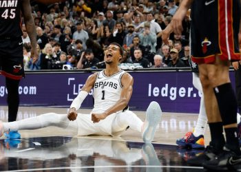 Wembanyama lidera un inicio histórico en la NBA