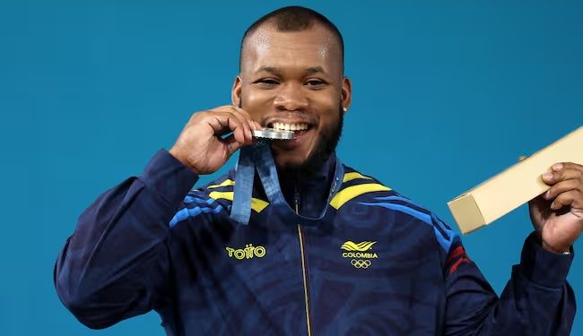 Yeison López hace historia: Oro y récord mundial en halterofilia