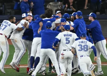 Springer guía la remontada y los Azulejos vuelven a la Serie Mundial tras 32 años