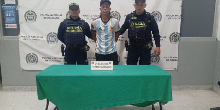 Policía captura a hombre en Rebolo por agredir e intentar asfixiar a una mujer