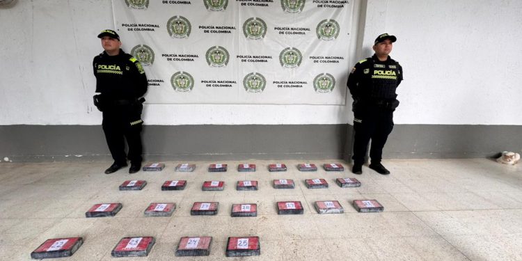 Hallan 25 kilos de cocaína flotando en playas de Santa Verónica durante el festivo