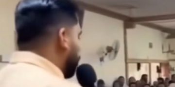 Polémica por pastor que asegura que Dios le ordenó comprar un iPhone 17 Pro Max