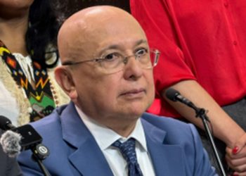 Procuraduría abre investigación disciplinaria a Montealegre por supuesta participación política