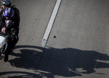 Denuncian nueva modalidad de robo en Bogotá: usan cascos con sustancias para drogar a víctimas