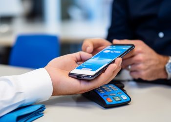Impuesto a pagos digitales amenaza a microcomercios y cultura financiera, alerta líder de Fintech