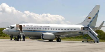 Avión presidencial de Colombia enfrenta rechazo en Arabia Saudita: diez empresas se niegan a brindarle servicio