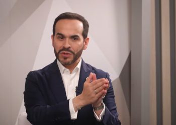 Abelardo de la Espriella abre la puerta a una alianza con Sergio Fajardo, pero excluye al petrismo: “Caben todos, menos petristas”