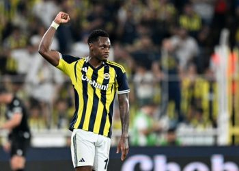 Jhon Durán volvió con un gol que hizo vibrar Estambul