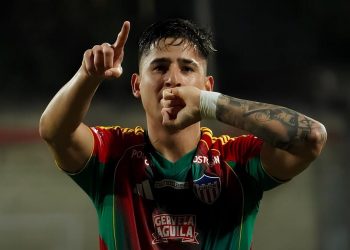 Junior rescata un punto de oro y sigue soñando con la final