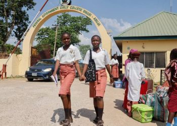 Secuestro masivo en Nigeria: más de 200 estudiantes y 12 docentes continúan en manos de un grupo armado
