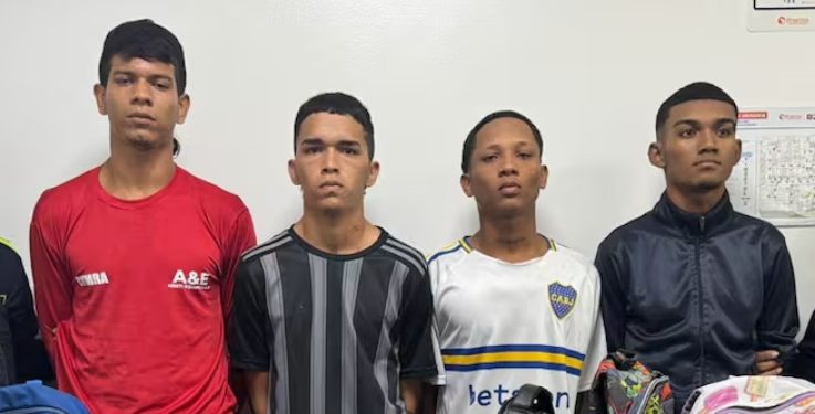 Cuatro capturados en Soledad por atracar a pasajeros de un bus; un adolescente también fue aprehendido