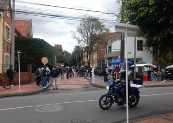 Por posible amenaza de bomba evacúan la Universidad Católica