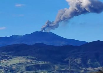 Volcán Puracé pasa a alerta naranja por fuerte incremento en su actividad
