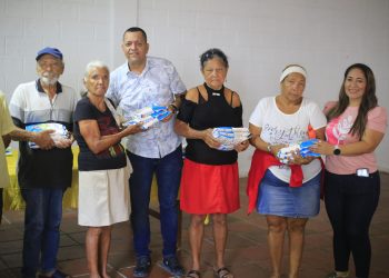 Más de 1.500 adultos mayores de Malambo reciben alimentos de alto valor nutricional