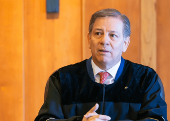 Presidente de la Corte Suprema aclara que Petro no está invitado a la conmemoración de los 40 años del Palacio de Justicia