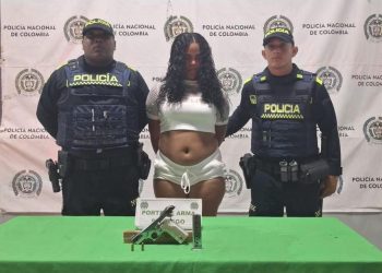 Capturan a mujer que portaba un arma de fuego en el barrio El Bosque