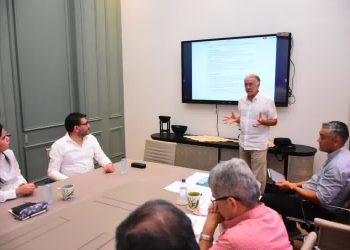 Asesores internacionales de energía resaltan potencial del Atlántico para asumir liderazgo de la transición energética