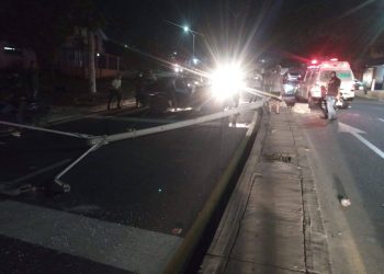 Fuerte choque contra poste en la carrera 38 con calle 100