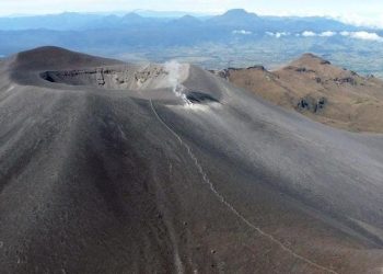 Servicio Geológico alerta por incremento de sismicidad y salida de gases en el volcán Puracé