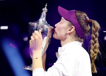 Elena Rybakina conquista el Torneo de Maestras y rompe el maleficio ante Sabalenka
