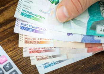 Gobierno Petro fija salario mínimo en $1.746.882 y anuncia fuerte alza para 2026