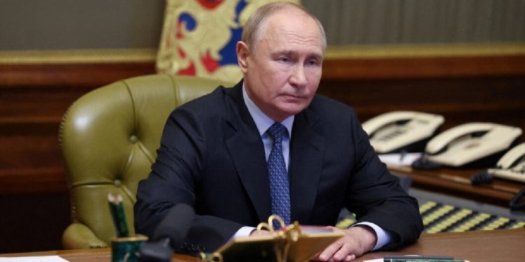 Putin propone que tener hijos “se ponga de moda” para enfrentar la crisis demográfica en Rusia