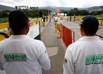 Destituyen e inhabilitan por más de 17 años a funcionario de Migración Colombia por tráfico de migrantes