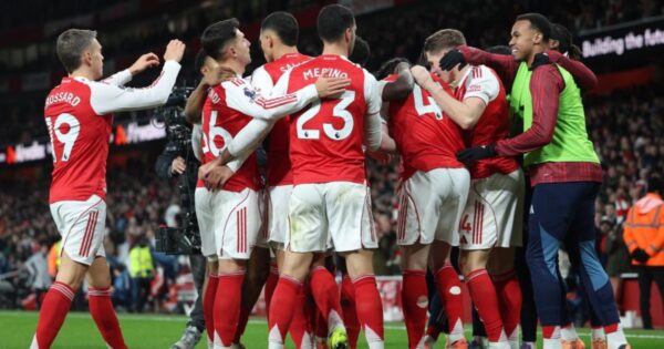 Arsenal no cede el liderato en Inglaterra tras vencer al Brighton
