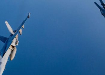 Dos aviones F-18 de EE. UU. sobrevolaron el espacio aéreo del Golfo de Venezuela en medio de la tensión militar