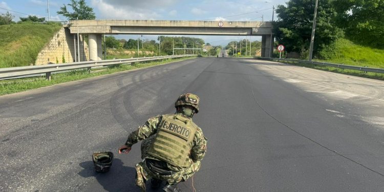 Autoridades desactivan artefacto explosivo en intercambiador vial de Aguachica
