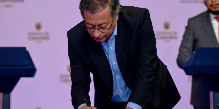 Petro y su “perla” del proyecto Constituyente: propone quitar autonomía al Banco de la República y crear un tribunal constitucional