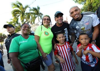 Regalos que llenan de vida La Luz y San Felipe: alcalde Char entregó vías recuperadas y nueva cancha de fútbol