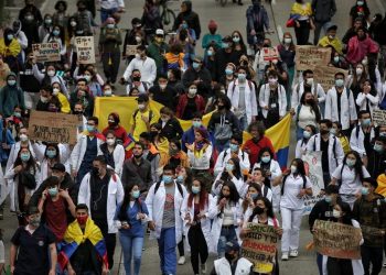 Estudiantes de medicina convocan plantón nacional para exigir pago a internos desde 2026