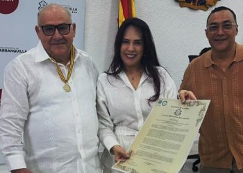Concejo de Barranquilla exalta al profesor Javier Barandalla por su legado educativo