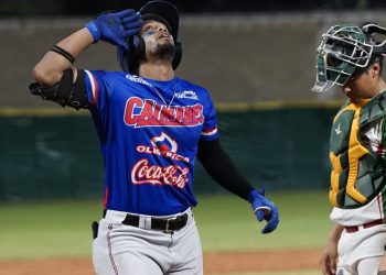 Caimanes firma otra noche de poder
