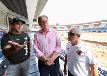 Alcalde Alejandro Char y Ramón Jesurun, presidente de la FCF, visitan avances de obras del ‘Metro’
