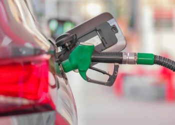 Precio de la gasolina bajará $500 desde el 1.º de febrero, confirma el Ministerio de Hacienda