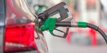 Precio de la gasolina bajará $500 desde el 1.º de febrero, confirma el Ministerio de Hacienda