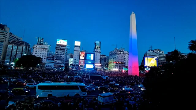 El Obelisco se iluminó con los colores de Venezuela en un gesto de apoyo a la libertad