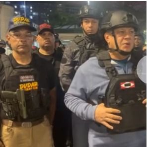Diosdado Cabello reaparece con chaleco antibalas y la bandera de “guerra a muerte”: el mensaje político tras la captura de Nicolás Maduro