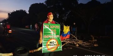 Bloqueo en la vía oriental de Sabanagrande por protesta contra peajes