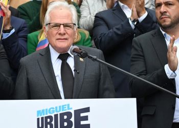 Miguel Uribe anuncia que seguirá en la contienda política