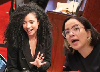 Jennifer Pedraza denuncia presunta compra de títulos falsos por parte de Juliana Guerrero