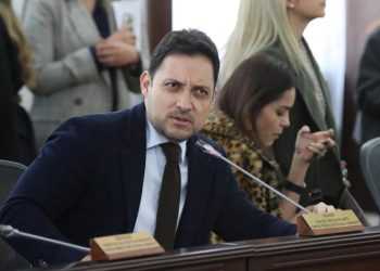 Senador Motoa critica al Gobierno por no asistir al debate sobre decreto de emergencia económica