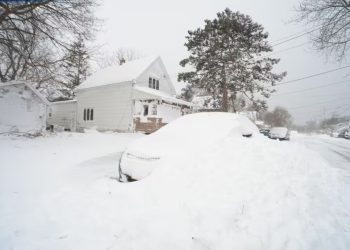 Tormenta invernal deja cerca de 800.000 usuarios sin energía en Estados Unidos