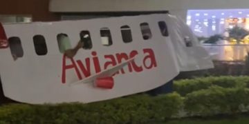 Avianca convierte un agüero viral en realidad y le regala un vuelo a familia caleña