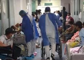 Exministros advierten sobre la grave crisis financiera del sistema de salud en Colombia