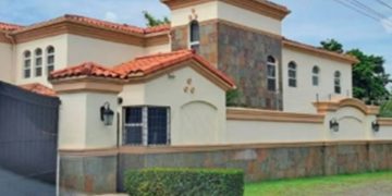 Lujosa residencia en Managua donde viviría Carlos Ramón González, prófugo por caso UNGRD